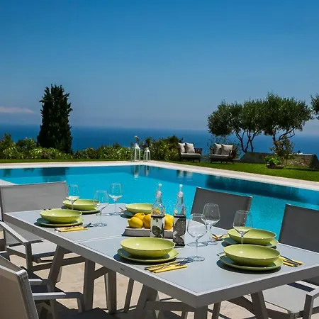 Luxury Philoxenia * Lakíthra