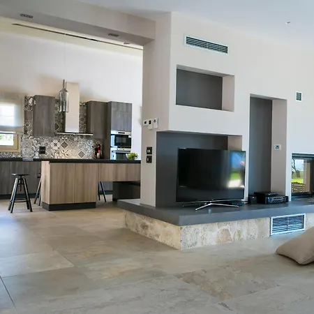 Luxury Philoxenia *