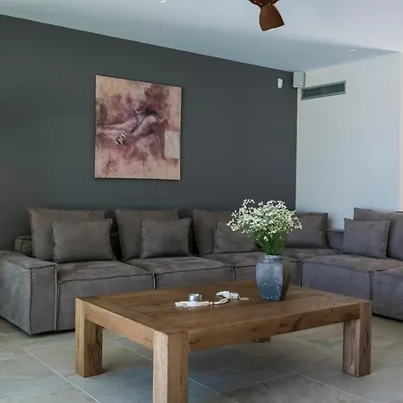 Luxury Philoxenia * Lakíthra